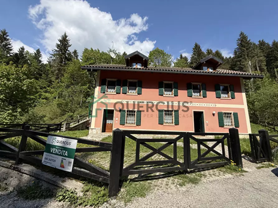 Immagine 2 di Villa in vendita  in Via Magnaboschi a Roana