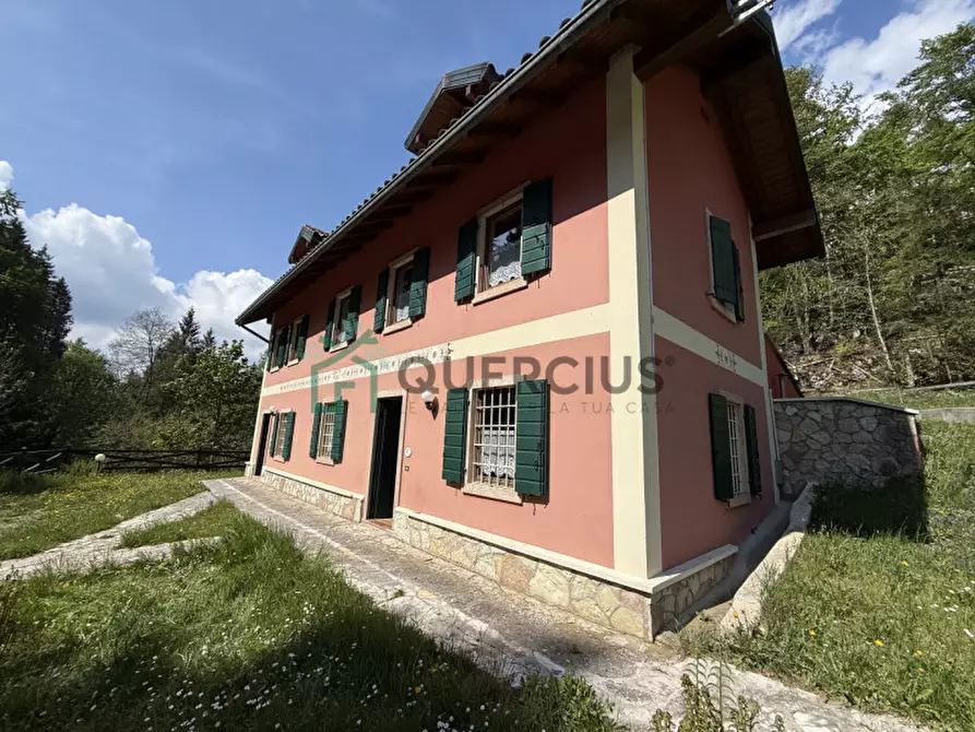 Immagine 3 di Villa in vendita  in Via Magnaboschi a Roana
