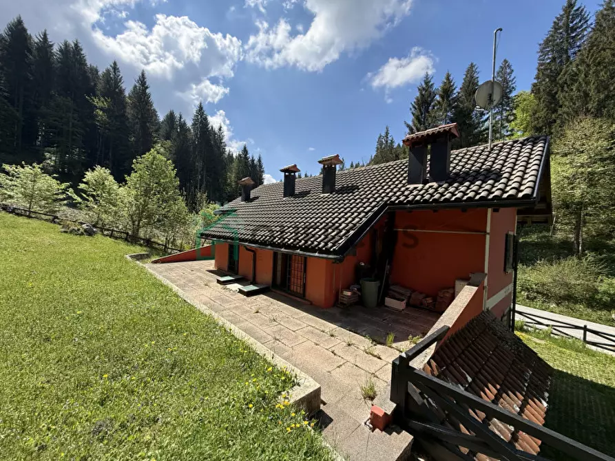 Immagine 46 di Villa in vendita  in Via Magnaboschi a Roana
