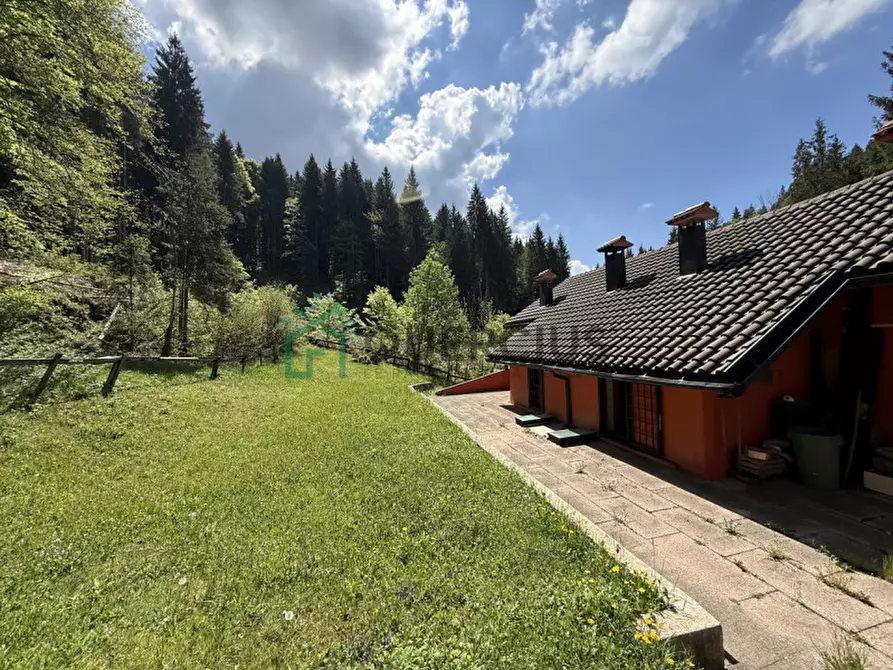 Immagine 50 di Villa in vendita  in Via Magnaboschi a Roana
