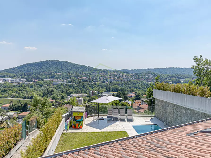Immagine 1 di Villa in vendita  in Via Alla Cava Alta a Tavernerio