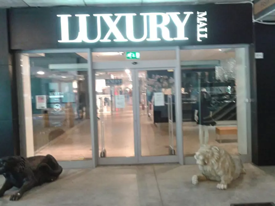 Immagine 7 di Negozio in vendita  in via mincio 26 a Olbia