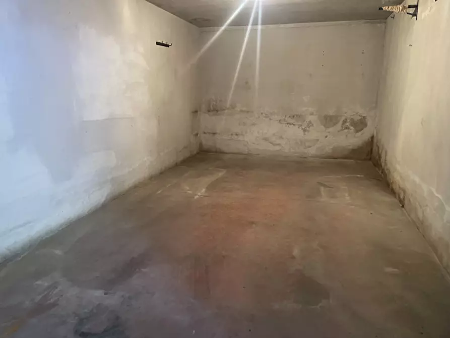 Immagine 1 di Garage in vendita  a Suzzara