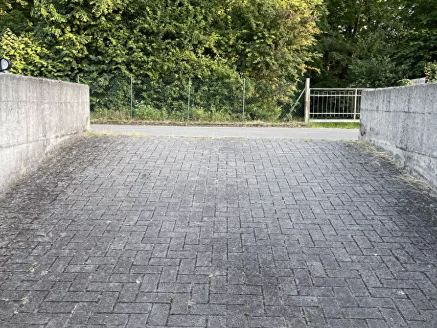 Immagine 3 di Garage in vendita  a Suzzara