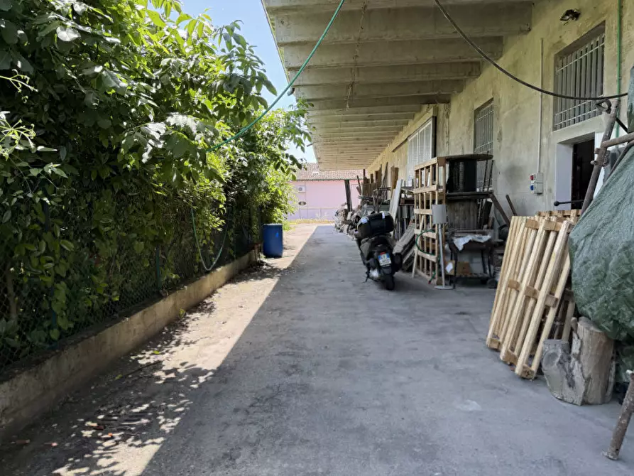 Immagine 15 di Magazzino in vendita  in Strada Provinciale per Golese, 96 a Torrile