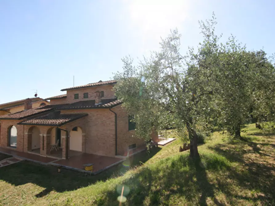 Immagine 1 di Villa in vendita  a Sinalunga
