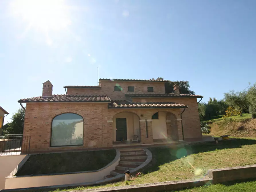 Immagine 2 di Villa in vendita  a Sinalunga