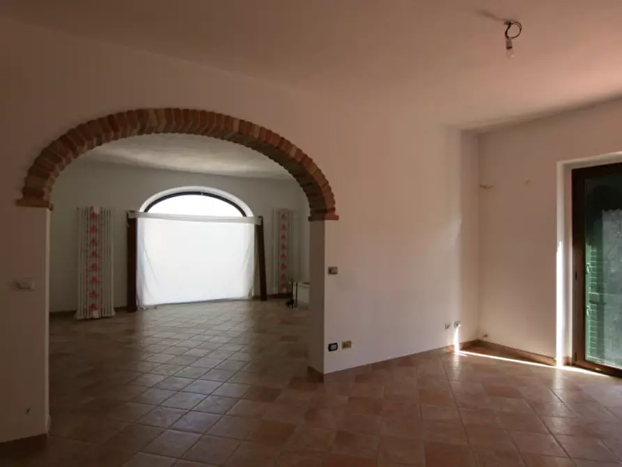 Immagine 12 di Villa in vendita  a Sinalunga