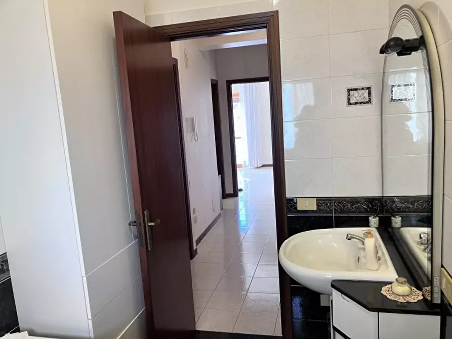 Immagine 9 di Appartamento in vendita  in Via Acicastello, 85 a Aci Castello