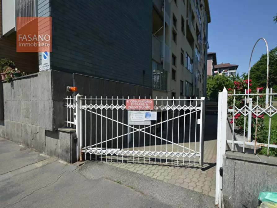 Immagine 2 di Garage in vendita  in Via San Remo a Torino