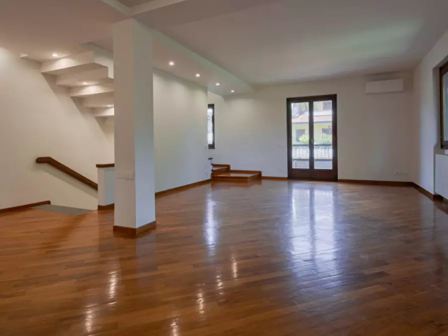 Immagine 2 di Casa indipendente in vendita  in Via Carlo Forlanini a Prato