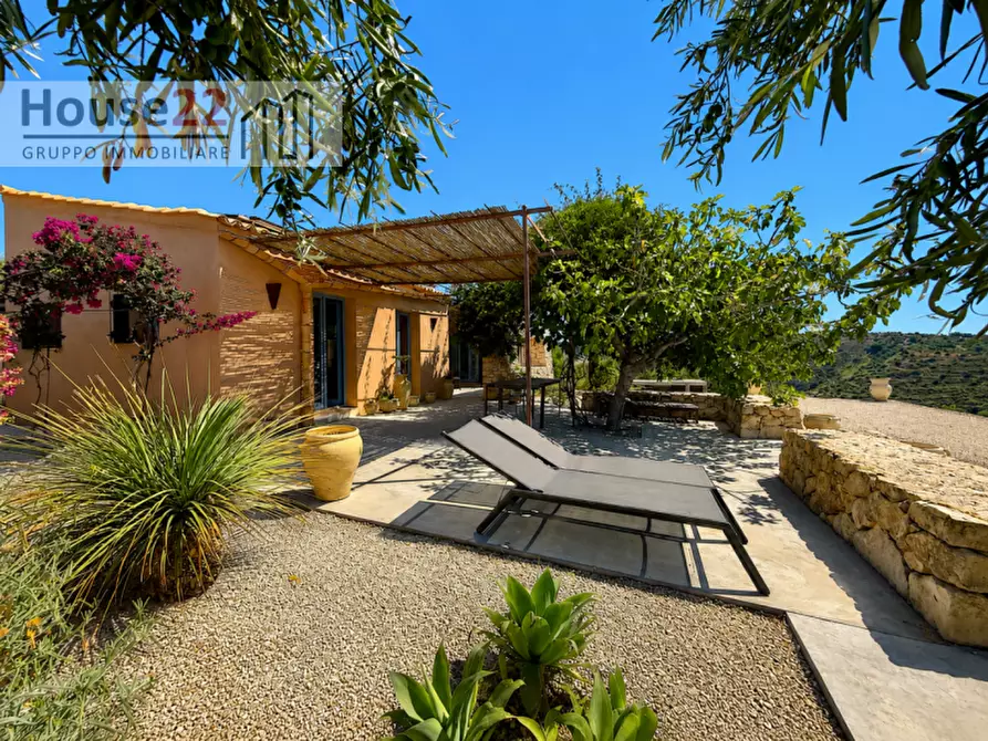 Immagine 15 di Villa in vendita  in Contrada Fiumara a Noto