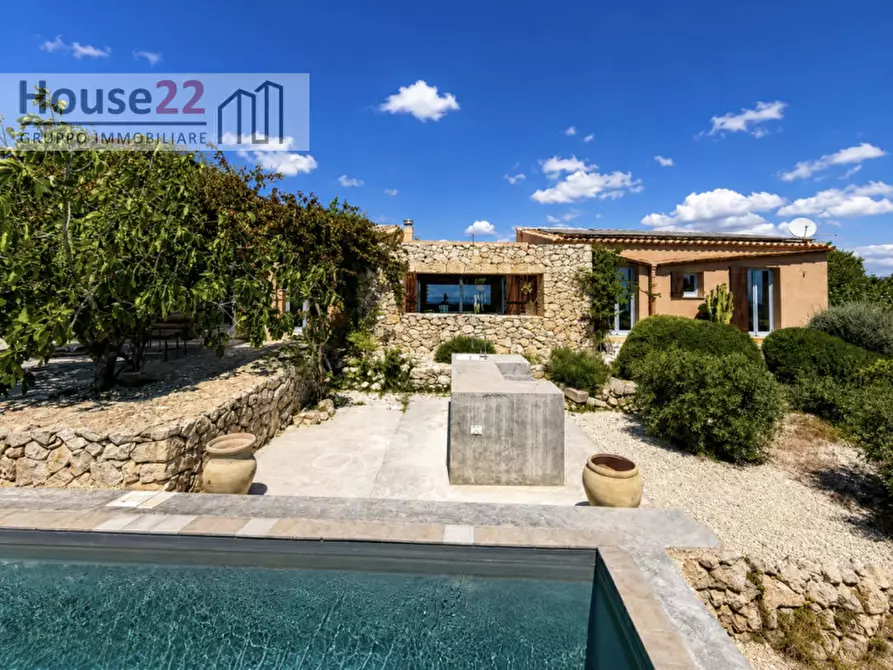 Immagine 28 di Villa in vendita  in Contrada Fiumara a Noto