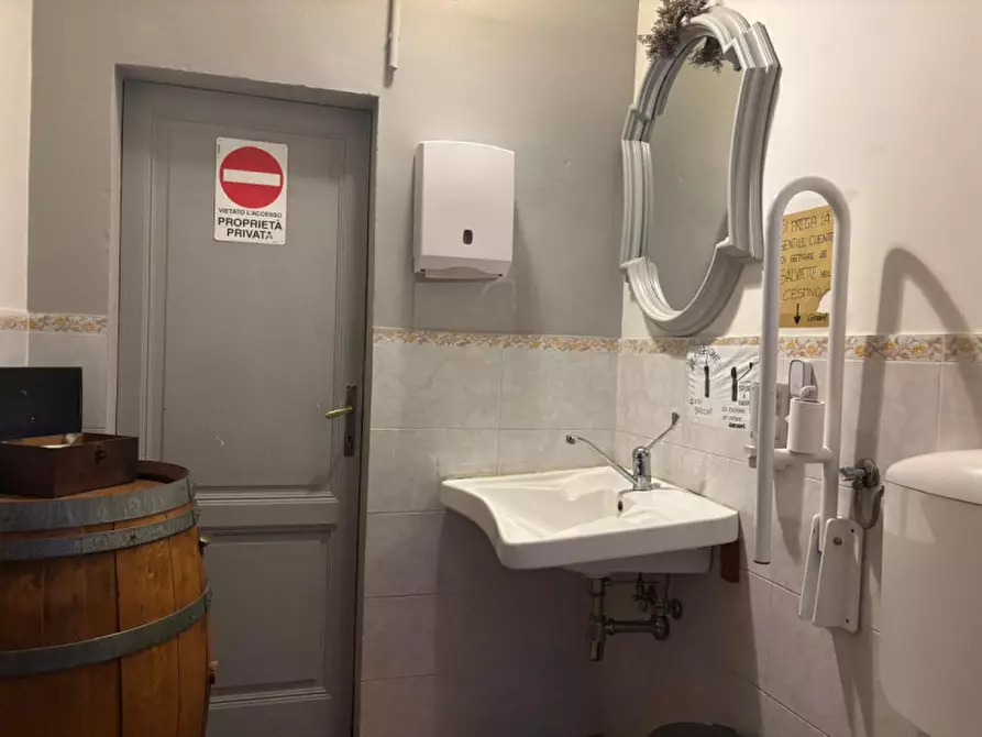 Immagine 8 di Attività commerciale in vendita  in VIA GELLI a Firenze