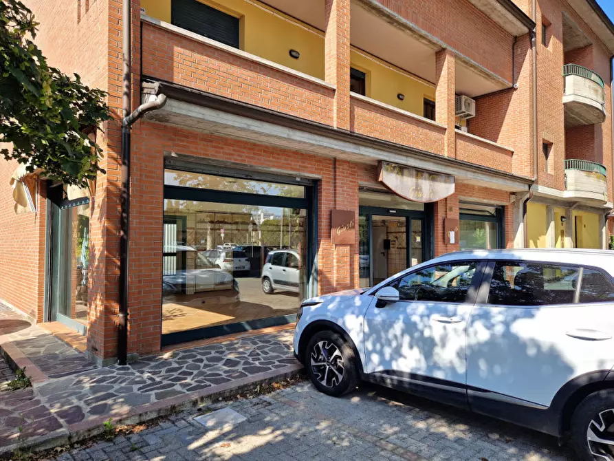 Immagine 2 di Negozio in affitto  in Via Sandro Pertini,1 a Anzola Dell'emilia