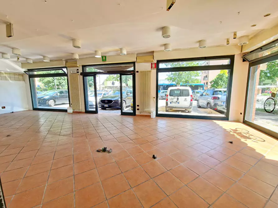Immagine 3 di Negozio in affitto  in Via Sandro Pertini,1 a Anzola Dell'emilia