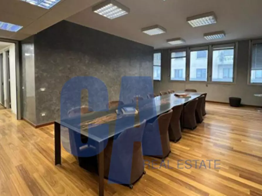 Immagine 4 di Ufficio in affitto  in VIALE VITTORIO VENETO a Milano