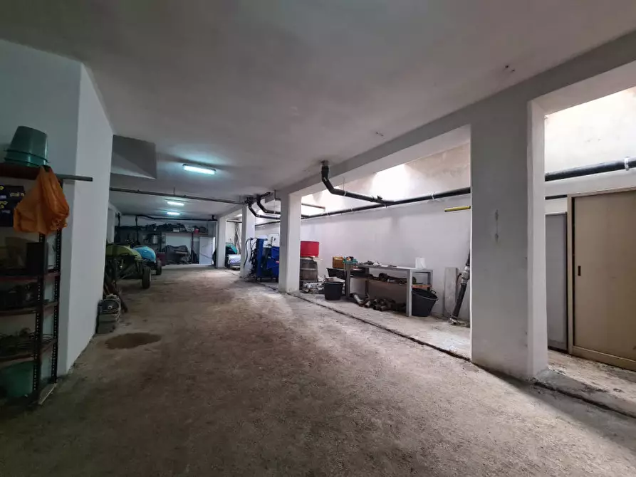 Immagine 1 di Garage in vendita  a Bisceglie