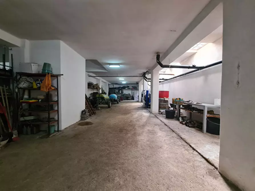 Immagine 3 di Garage in vendita  a Bisceglie