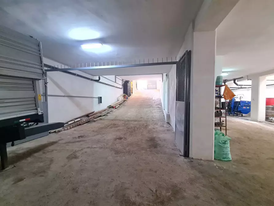 Immagine 5 di Garage in vendita  a Bisceglie