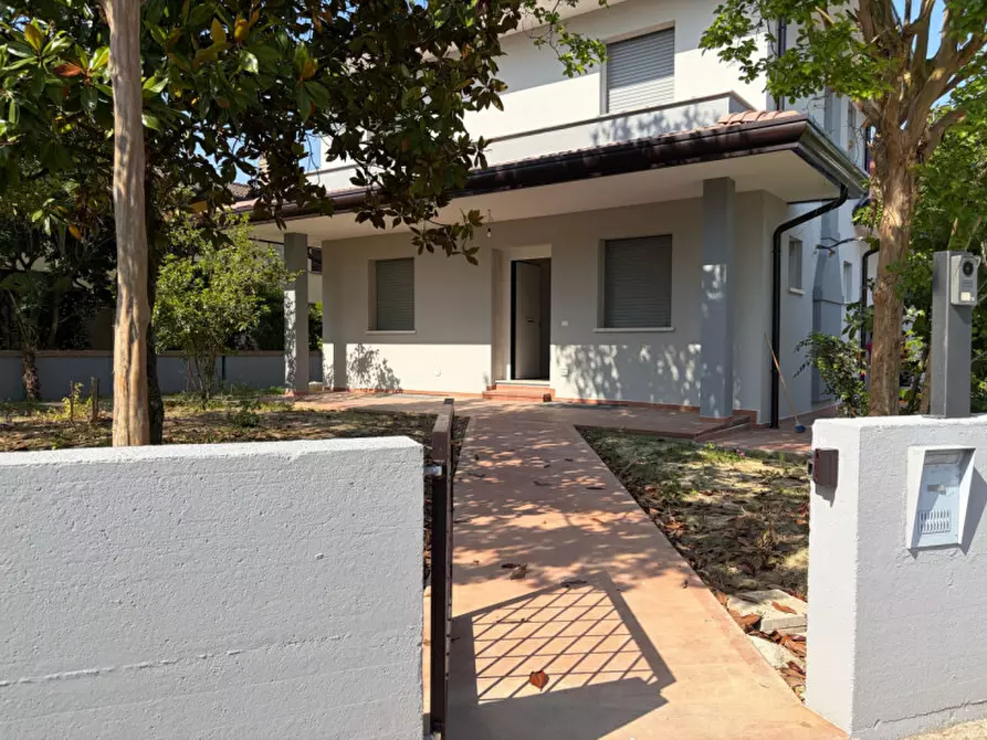 Immagine 1 di Casa bifamiliare in vendita  in Via Montello a Noale