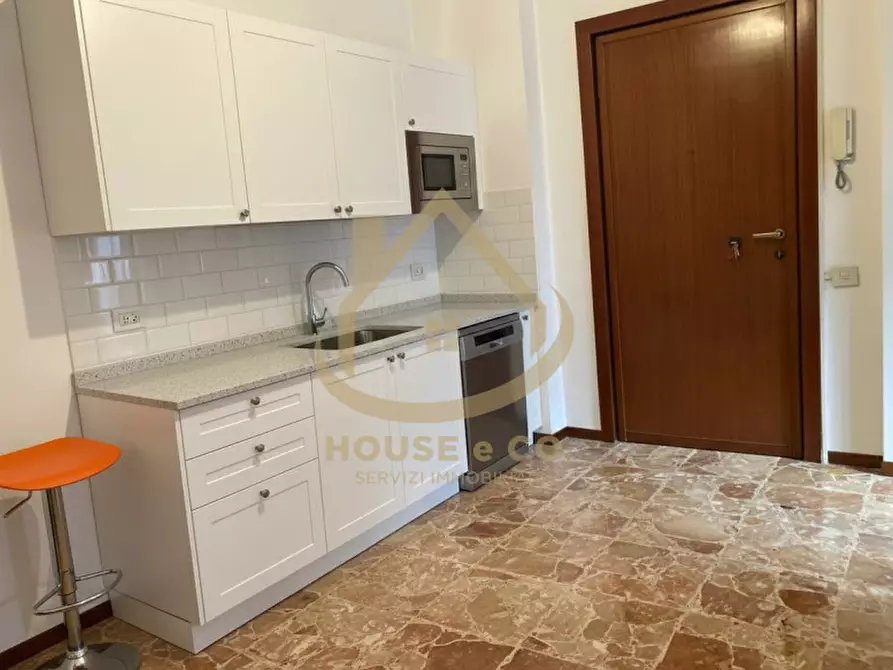 Immagine 2 di Laboratorio in vendita  in VIA del CARROBBIO a Vigevano