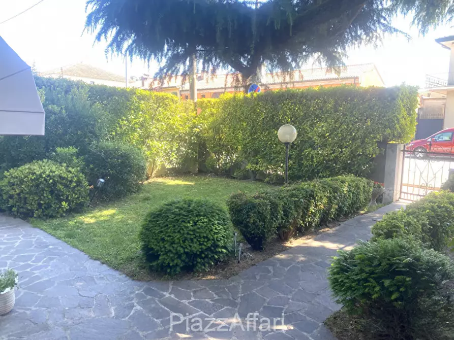 Immagine 2 di Casa bifamiliare in vendita  in Via Roma a Brugine