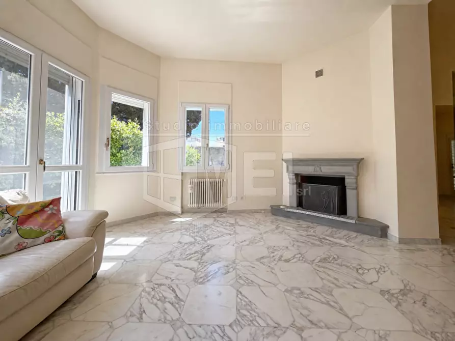Immagine 3 di Villa in vendita  in via dell'elba a Livorno