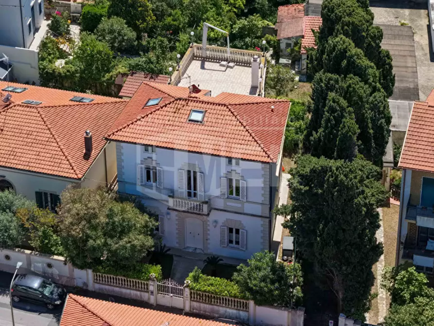 Immagine 6 di Villa in vendita  in via dell'elba a Livorno