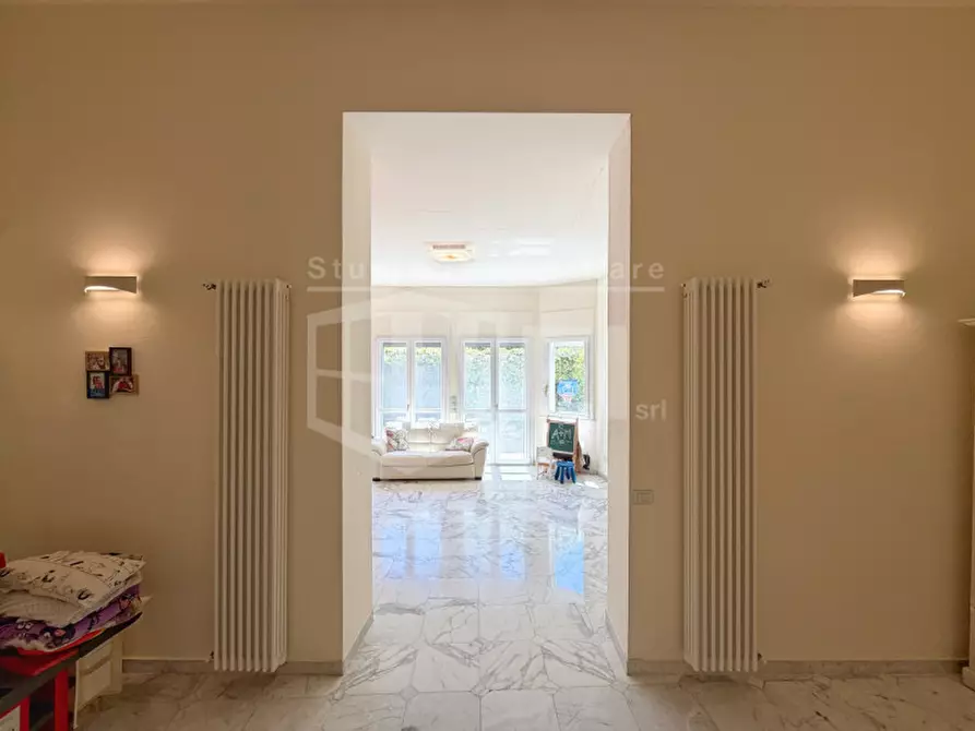 Immagine 11 di Villa in vendita  in via dell'elba a Livorno