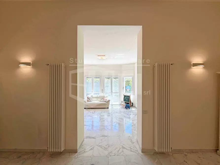 Immagine 11 di Villa in vendita  in via dell'elba a Livorno