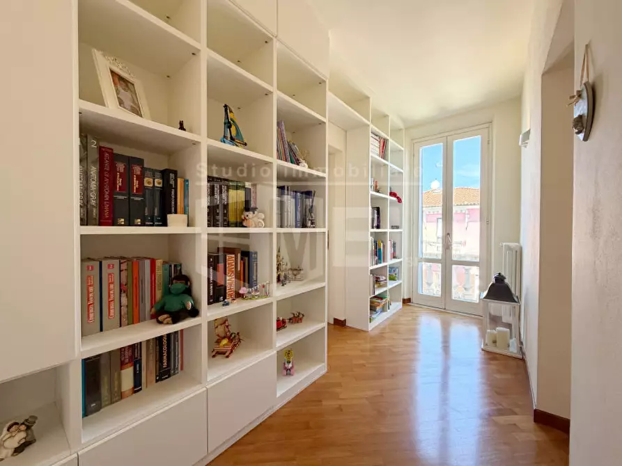 Immagine 17 di Villa in vendita  in via dell'elba a Livorno