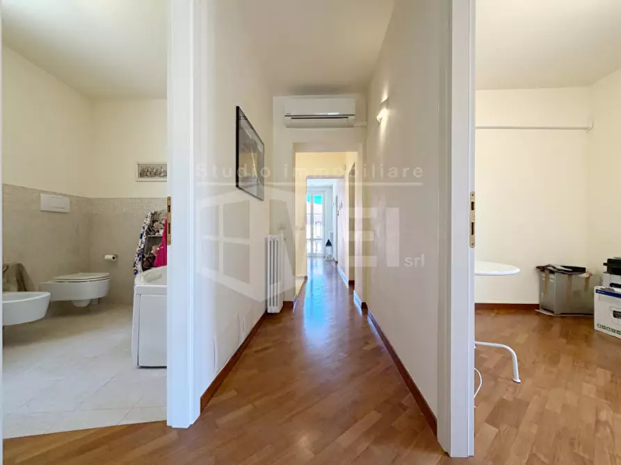 Immagine 18 di Villa in vendita  in via dell'elba a Livorno