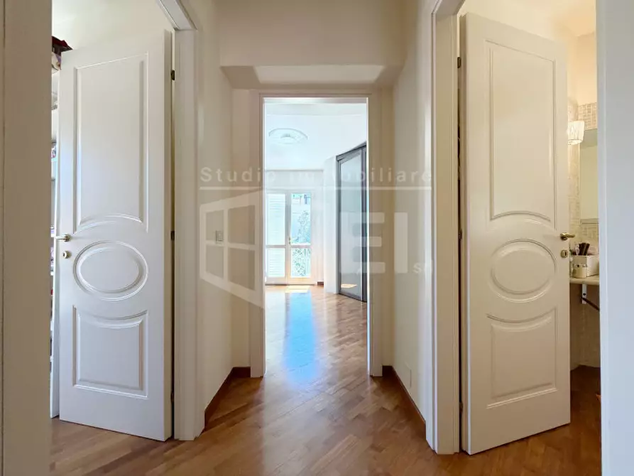 Immagine 25 di Villa in vendita  in via dell'elba a Livorno