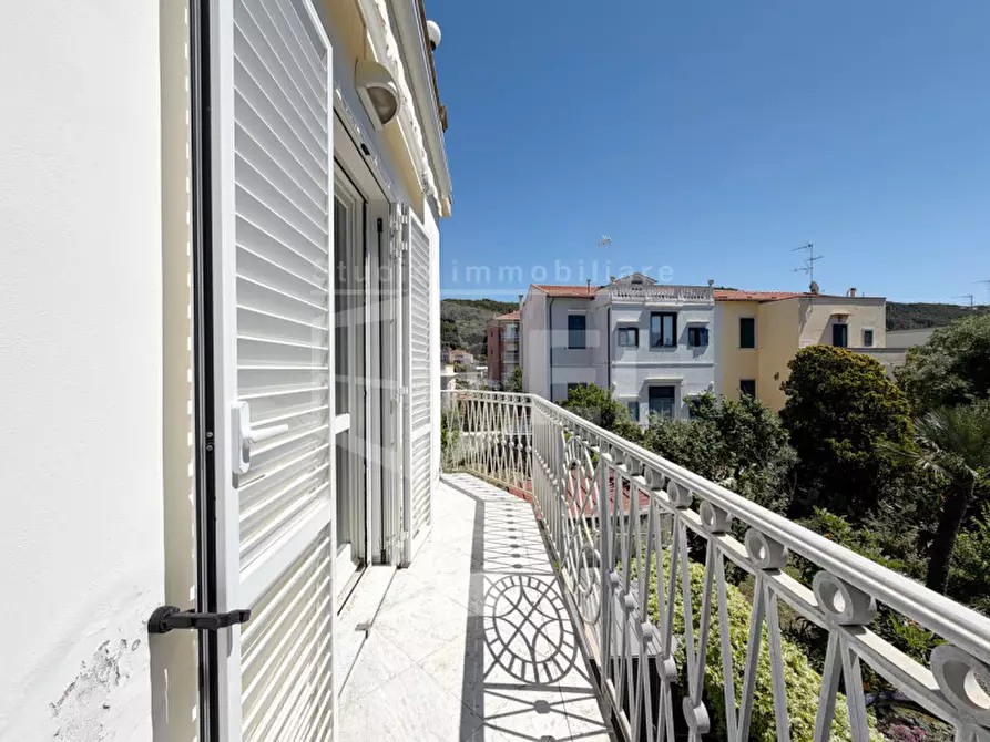 Immagine 28 di Villa in vendita  in via dell'elba a Livorno