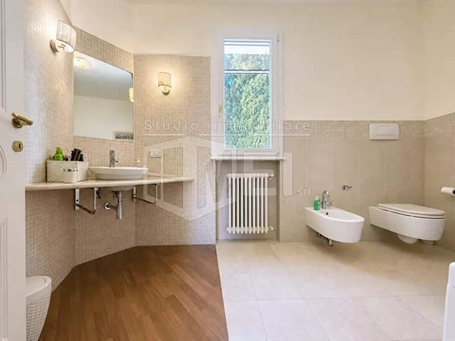 Immagine 32 di Villa in vendita  in via dell'elba a Livorno