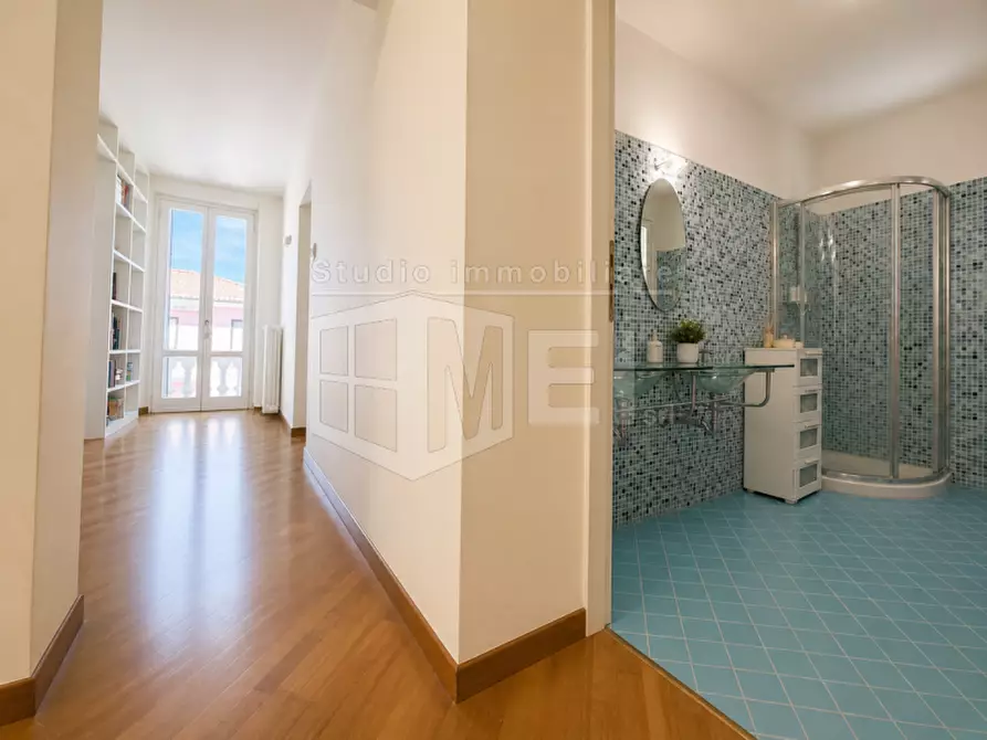 Immagine 33 di Villa in vendita  in via dell'elba a Livorno