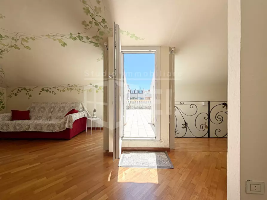 Immagine 38 di Villa in vendita  in via dell'elba a Livorno