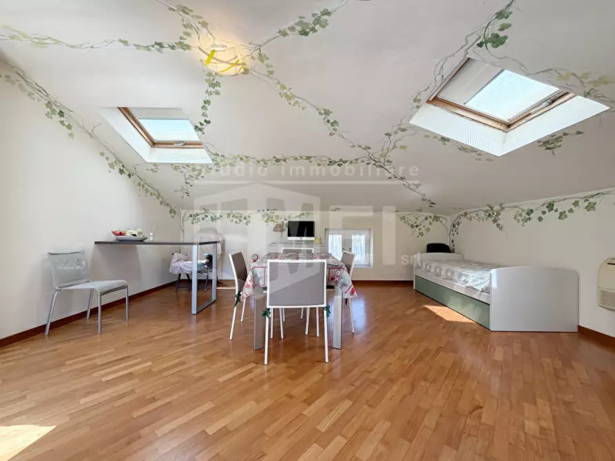 Immagine 40 di Villa in vendita  in via dell'elba a Livorno