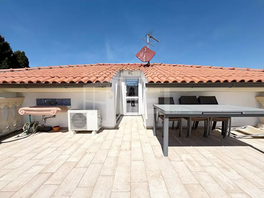 Immagine 41 di Villa in vendita  in via dell'elba a Livorno
