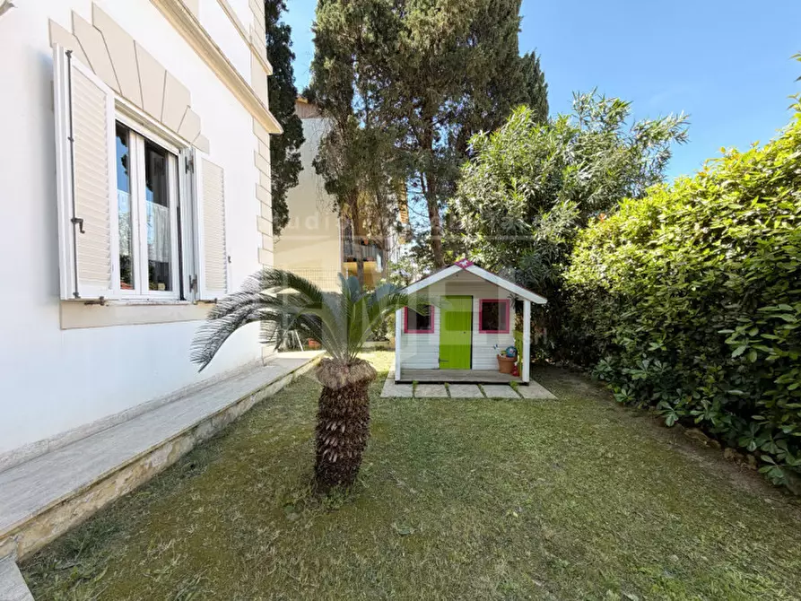 Immagine 48 di Villa in vendita  in via dell'elba a Livorno