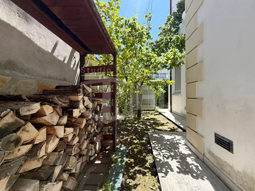 Immagine 50 di Villa in vendita  in via dell'elba a Livorno