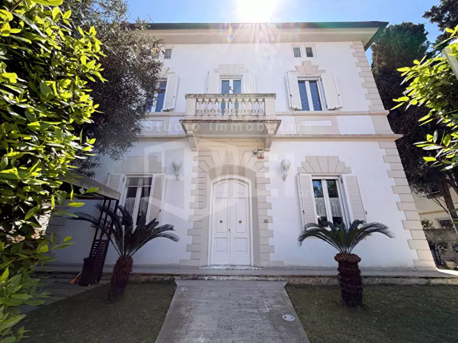 Immagine 51 di Villa in vendita  in via dell'elba a Livorno