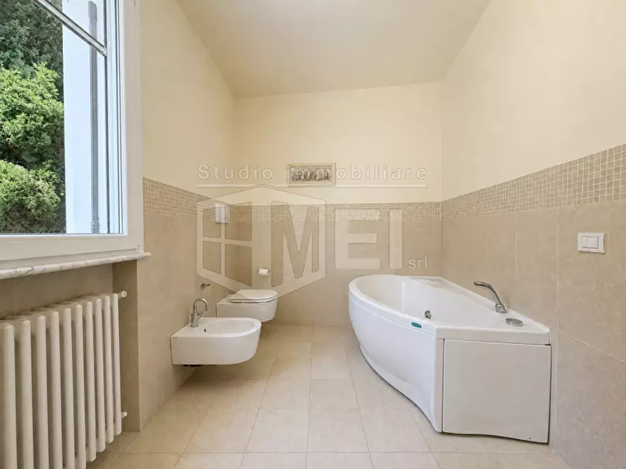 Immagine 53 di Villa in vendita  in via dell'elba a Livorno