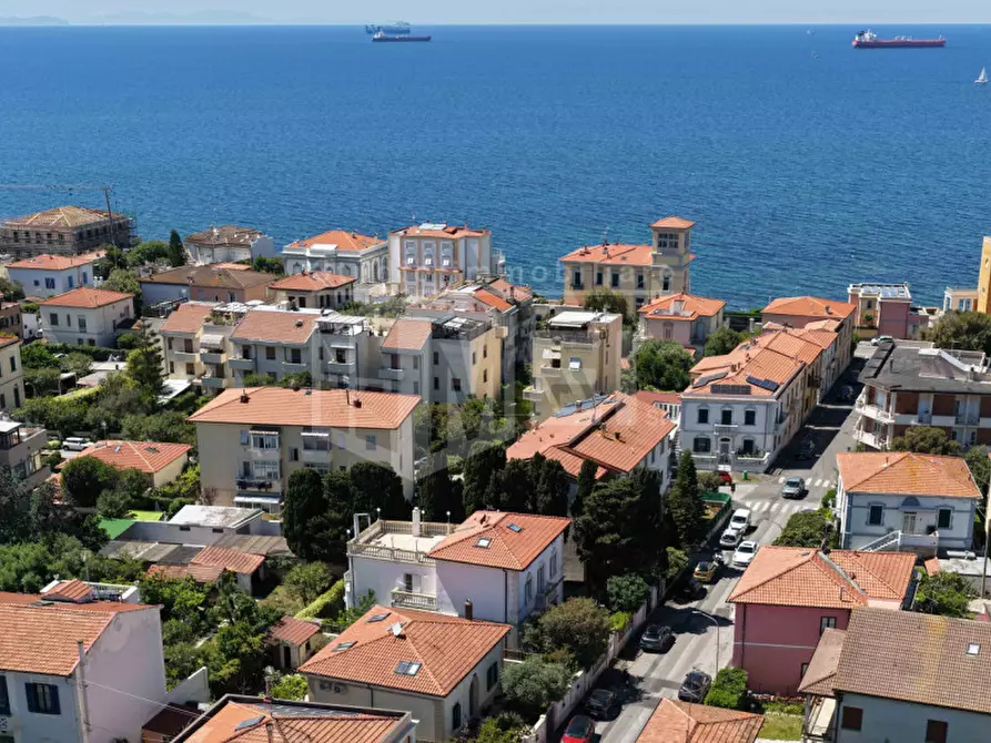 Immagine 54 di Villa in vendita  in via dell'elba a Livorno