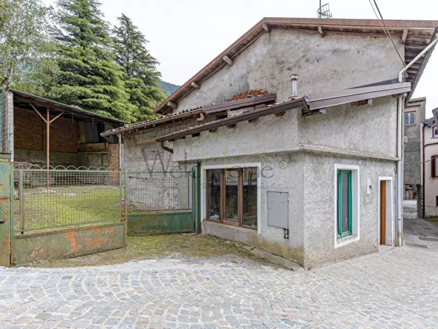 Immagine 1 di Casa indipendente in vendita  in Via ai mulini a Lasnigo