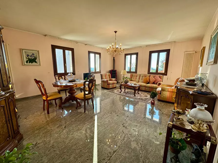 Immagine 2 di Casa indipendente in vendita  in Via Venezia a Baone