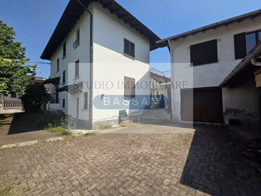 Immagine 4 di Casa bifamiliare in vendita  in Via Montello 43 a Albizzate
