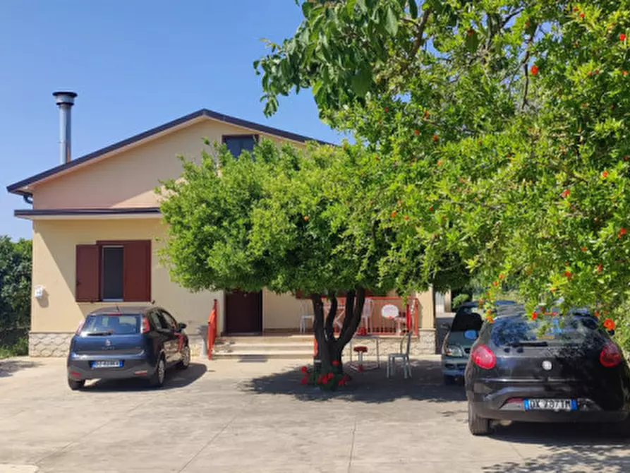 Immagine 1 di Villa in vendita  in Via Calli a Campagna