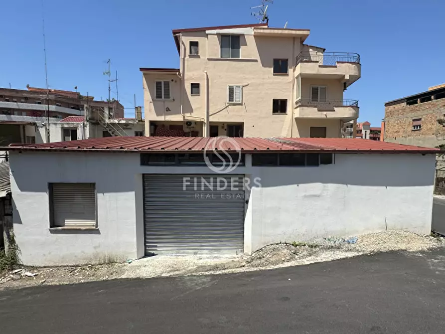 Immagine 1 di Magazzino in affitto  in via padre pio 5 a Reggio Di Calabria